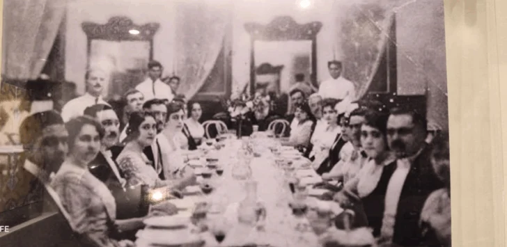  Comensales en el Hotel Mercedes (1932), Foto del Archivo Histórico de Santiago.