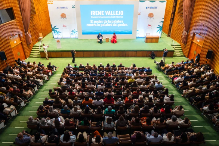 Irene Vallejo defiende la lectura del libro impreso