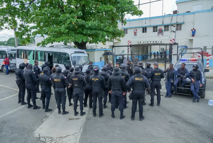 Inicia histórico traslado de privados de libertad de La Victoria hacia el CCR-Las Parras