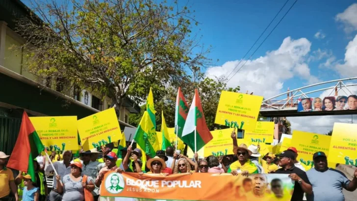 Frente Amplio acusa al presidente Abinader y al ministro Magín Díaz de violar la Ley 11-92 sobre indexación salarial