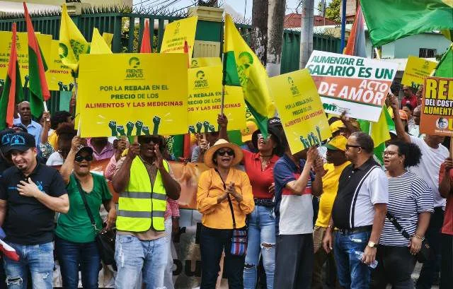 Frente Amplio acusa al presidente Abinader y al ministro Magín Díaz de violar la Ley 11-92 sobre indexación salarial Frente Amplio acusa al presidente Abinader y al ministro Magín Díaz de violar la Ley 11-92 sobre indexación salarial