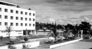  Se construye el Hotel Jaragua (1942) de excelencia estética regional del movimiento moderno en el Caribe, obra de Guillermo González y demolido en 1985 - AGN