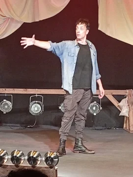  El destacado actor argentino Roberto Peloni conmovió al público dominicano.