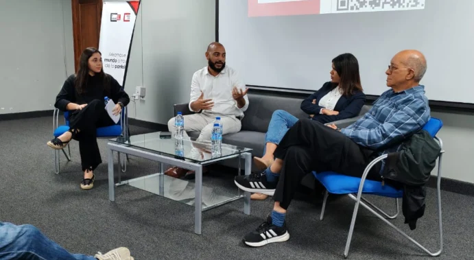 El panel sobre el Día Internacional de Preservación del Patrimonio Audiovisual Mundial se realizó en la Cinemateca Dominicana, con la participación de José Enrique Rodríguez, director de la Cinemateca Dominicana; Vielka Roa, del Departamento de Materiales Especiales del AGN; y el crítico José Rafael Sosa. El panel sobre el Día Internacional de Preservación del Patrimonio Audiovisual Mundial se realizó en la Cinemateca Dominicana, con la participación de José Enrique Rodríguez, director de la Cinemateca Dominicana; Vielka Roa, del Departamento de Materiales Especiales del AGN; y el crítico José Rafael Sosa.
