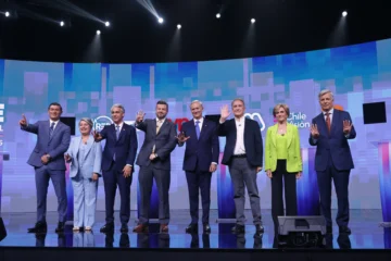 Chile cierra la campaña de las presidenciales marcada por la disputa entre ultraderechistas Kast y Kaiser, que buscan competir con la izquierdista Jara Chile cierra la campaña de las presidenciales marcada por la disputa entre ultraderechistas Kast y Kaiser, que buscan competir con la izquierdista Jara