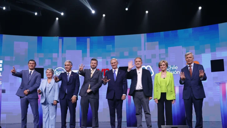 Chile cierra la campaña de las presidenciales marcada por la disputa entre ultraderechistas Kast y Kaiser, que buscan competir con la izquierdista Jara