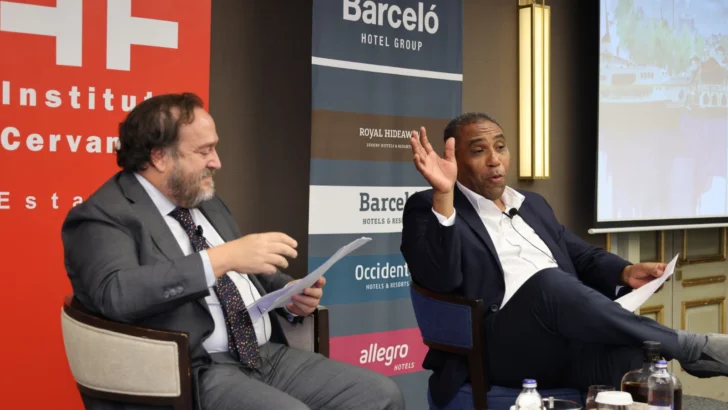 Embajador Flavio Rondón participa en encuentro de escritores iberoamericanos