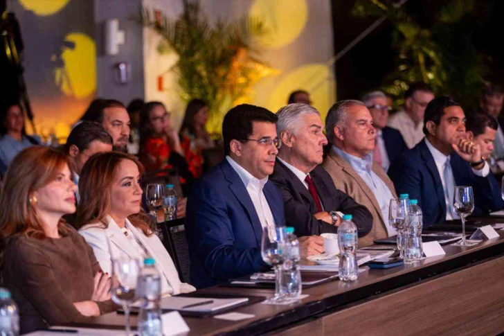 ASONAHORES reconoce a Collado por logros del turismo durante su gestión