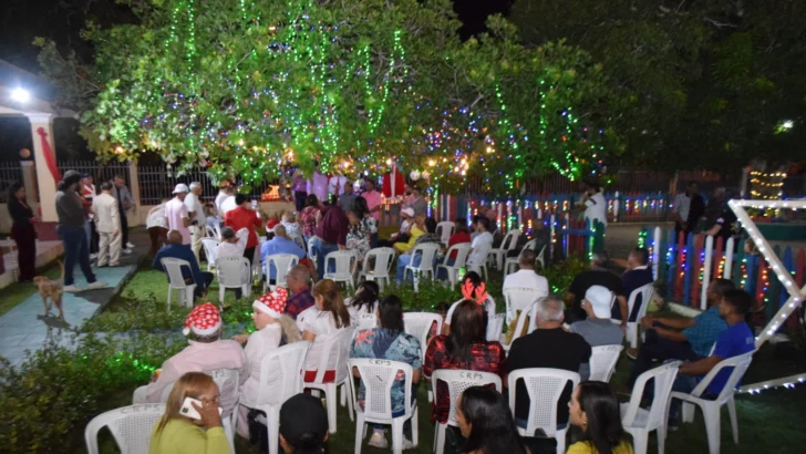 Encendido del Árbol de la Comunicación une a gremios periodísticos de Santiago