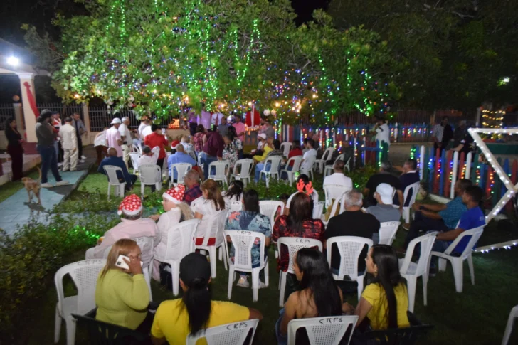 Encendido del Árbol de la Comunicación une a gremios periodísticos de Santiago