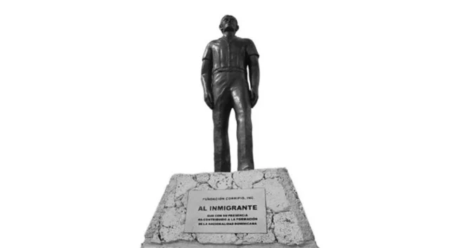 Escultura-al-Inmigrante-Espanol Escultura-al-Inmigrante-Espanol