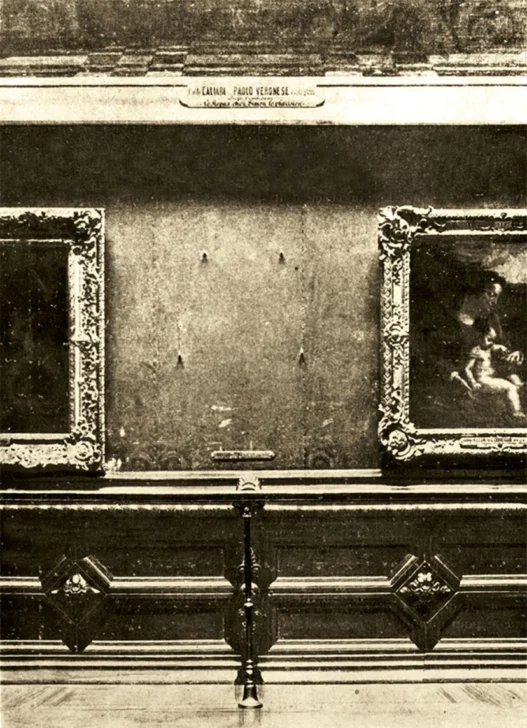  El espacio vacío después del robo de la Mona Lisa. (Archivos de la autora).