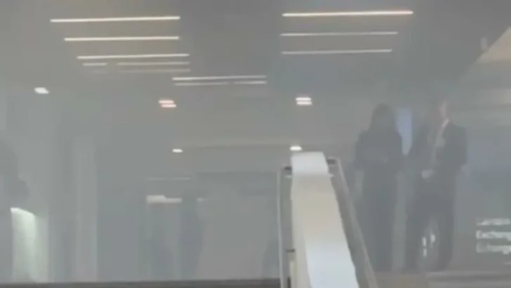 Evacuación preventiva en el Aeropuerto de Las Américas por humo en pasillo de llegadas