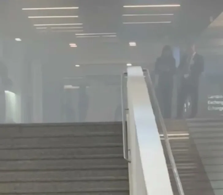Evacuación preventiva en el Aeropuerto de Las Américas por humo en pasillo de llegadas