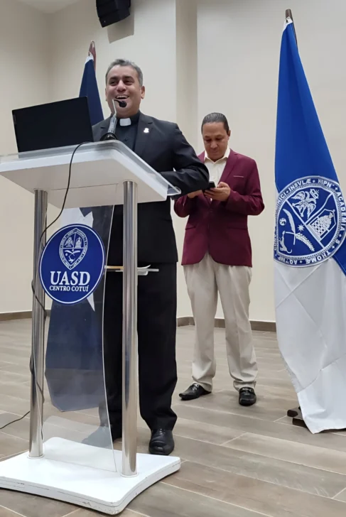 FOTO-3-487x728 Rvdo. Dr. Isaac García, Rector de la Universidad Católica Nordestana.