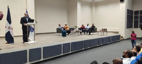 FOTO-5 Dr. Esteban Tiburcio Gómez, autor de la novela.