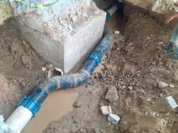 CAASD soluciona avería en línea de agua potable bajo elevado Churchill con Kennedy CAASD soluciona avería en línea de agua potable bajo elevado Churchill con Kennedy