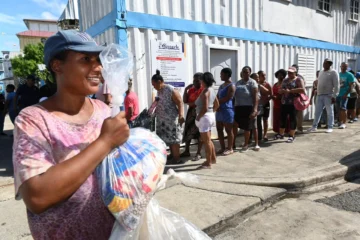 Voluntariado Banreservas intercambia alimentos por plásticos en jornada “Vida para el Ozama”