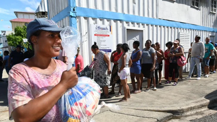 Voluntariado Banreservas intercambia alimentos por plásticos en jornada “Vida para el Ozama”
