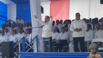  Juan Pablo Uribe mientras ofrece el discurso de rigor.