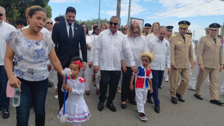 Foto-6-Autoridades-desfilaron-junto-a-los-ninos-que-representaron-los-simbolos-de-la-dominicanidad-728x410 Foto-6-Autoridades-desfilaron-junto-a-los-ninos-que-representaron-los-simbolos-de-la-dominicanidad-728x410