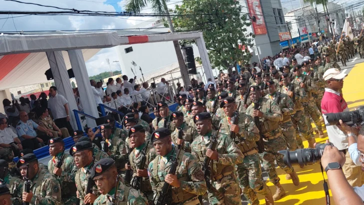 Foto-7-El-regimiento-de-la-guardia-desfila-frente-al-presidente-y-autoridades-en-la-avenida-Constitucion-de-San-Cristobal-728x410 Foto-7-El-regimiento-de-la-guardia-desfila-frente-al-presidente-y-autoridades-en-la-avenida-Constitucion-de-San-Cristobal-728x410