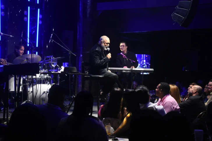 Francisco Céspedes desborda Lungomare con un concierto íntimo y emotivo