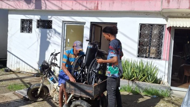 Fundación Nelson Abreu entrega donaciones a personas necesitadas Fundación Nelson Abreu entrega donaciones a personas necesitadas