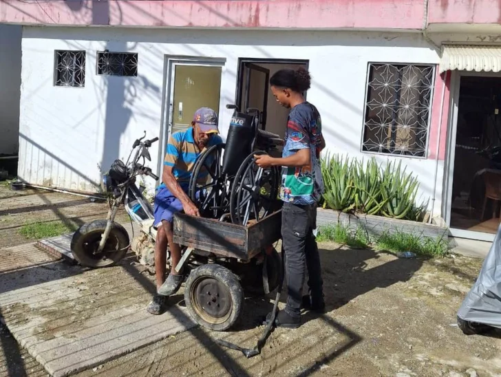 Fundación Nelson Abreu entrega donaciones a personas necesitadas