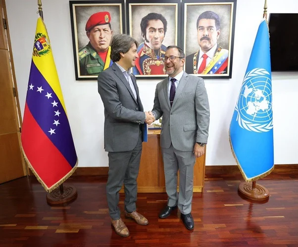 Gianluca-Rampolla-en-el-despacho-de-Gil