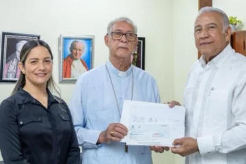Gobierno entrega RD$ 27 millones a diócesis de Mao para casa de acogida a sacerdotes
