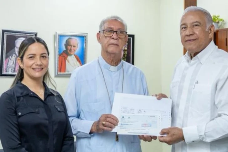 Gobierno entrega RD$ 27 millones a diócesis de Mao para casa de acogida a sacerdotes
