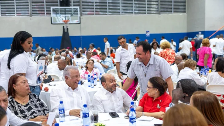 Gobierno inicia festividades y entrega del Bono Navideño con almuerzo en Cristo Rey Gobierno inicia festividades y entrega del Bono Navideño con almuerzo en Cristo Rey