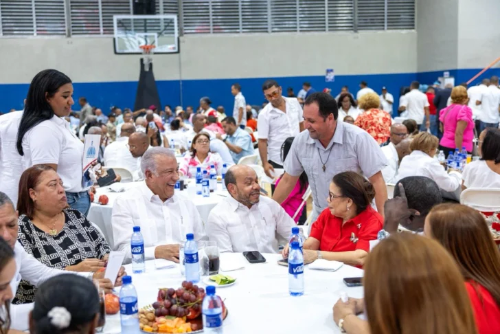 Gobierno inicia festividades y entrega del Bono Navideño con almuerzo en Cristo Rey