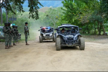 El comandante del Ejército supervisa las operaciones fronterizas en la Carretera Internacional con Haití El comandante del Ejército supervisa las operaciones fronterizas en la Carretera Internacional con Haití