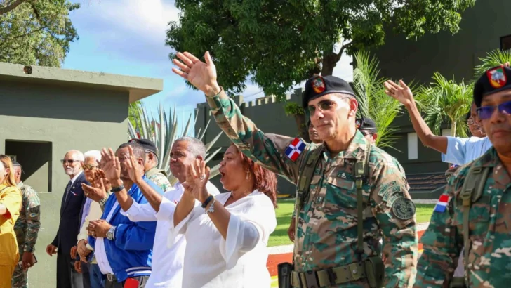 Comandante del Ejército y autoridades provinciales tratan sobre comercio y seguridad fronteriza
