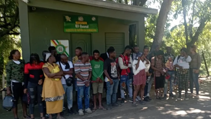 Ejército detuvo y entregó a Migración a 35 haitianos indocumentados en Dajabón y Santiago Rodríguez Ejército detuvo y entregó a Migración a 35 haitianos indocumentados en Dajabón y Santiago Rodríguez