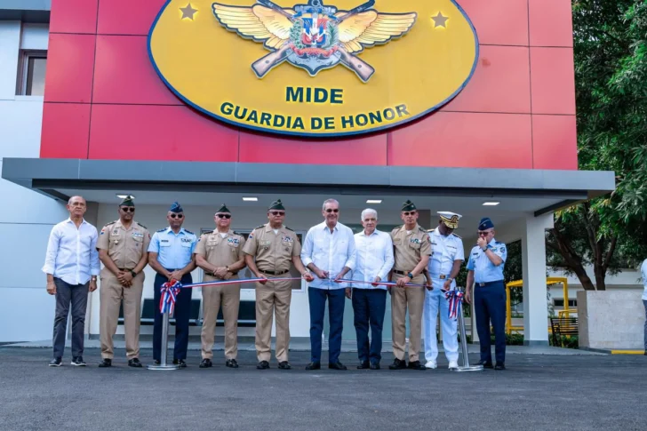 Abinader inaugura nuevas instalaciones y zonas remozadas en el Ministerio de Defensa 