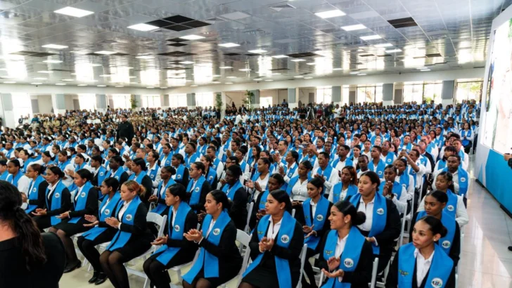 Ministerio de Defensa gradúa 46,799 nuevos técnicos de las Escuelas Vocacionales de las FFAA y la PN