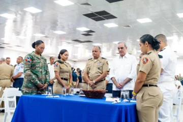 En almuerzo de Navidad, Abinader anuncia que militares viajarán gratis en el Metro y el teleférico de Santo Domingo