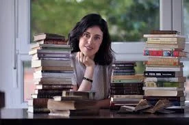 Irene Vallejo, la voz que rescata el asombro (III). El tiempo y los libros Irene Vallejo, la voz que rescata el asombro (III). El tiempo y los libros