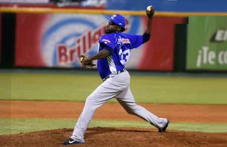 Jairo Asencio, Líder en juegos salvados, es despedido por el Licey