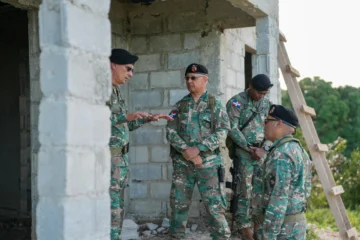 Jefe del Ejército niega incursión de bandas haitianas para delinquir en la frontera dominicana Jefe del Ejército niega incursión de bandas haitianas para delinquir en la frontera dominicana