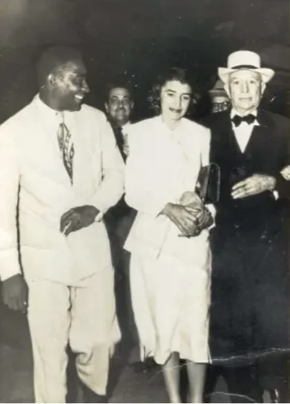 Juancito-Rodriiguez-en-su-quinto-anTHo-de-exilio-junto-a-Mauricio-Baiez-y-a-su-hija-Pucha- Juancito-Rodriiguez-en-su-quinto-anTHo-de-exilio-junto-a-Mauricio-Baiez-y-a-su-hija-Pucha-