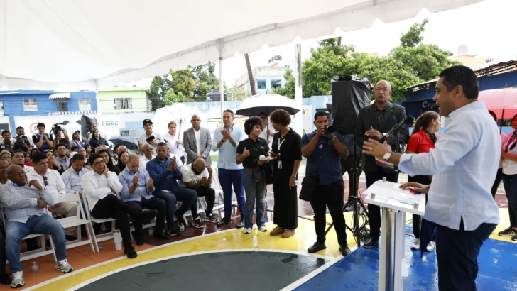 Kelvin Cruz inicia construcción de 11 multiusos en Santo Domingo Este Kelvin Cruz inicia construcción de 11 multiusos en Santo Domingo Este