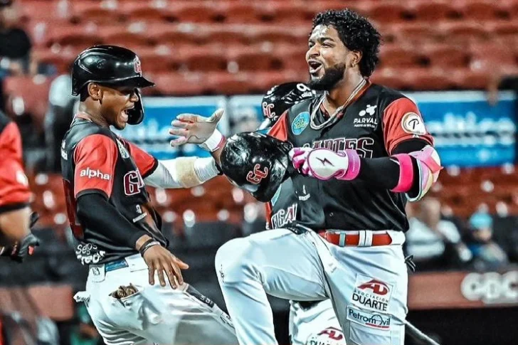 Gigantes propinan octavo revés seguido a Estrellas