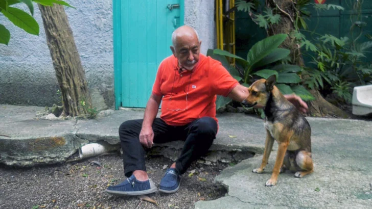 Morir en la arena: Padura y la tristeza de su generación en Cuba