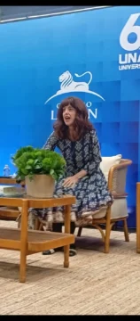 Crónica de un conversatorio con Irene Vallejo en el monumento a Fray Antón de Montesinos