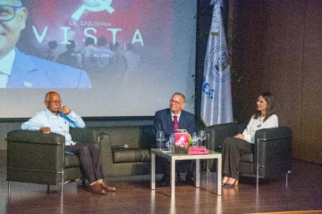  En la puesta en circulación del libro ´La izquierda vista por si misma´, el panel central integrado por César Pérez, sociólogo; Fausto Rosario Adames, autor, y Odile Camilo Vincent, rectora de Unibe. (Osmil Crooke, Acento).