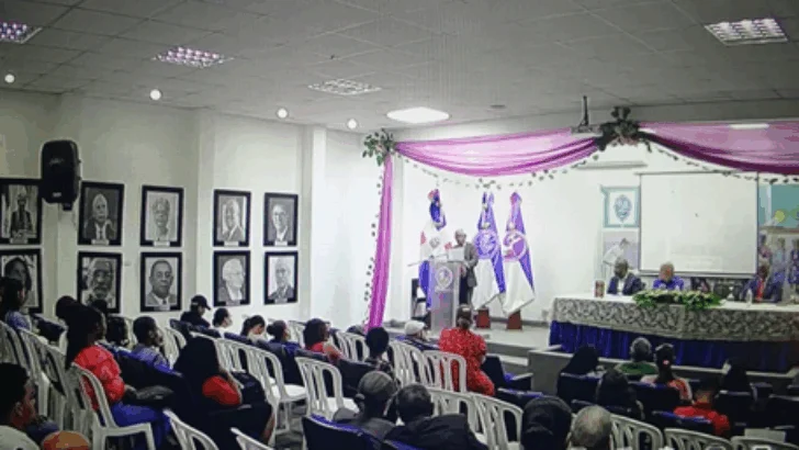 El escritor Enegildo Peña presentó sus dos obras más recientes en Santo Domingo